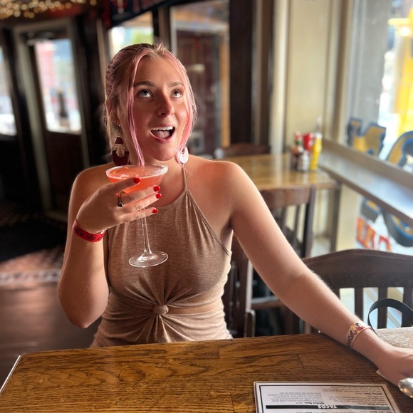 Welcome in ✌️ I’m Nicole! - Picture 3 of 3